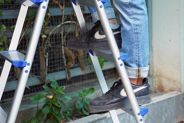 Thang nhôm gấp chữ A ADVINDEQ ADL804
