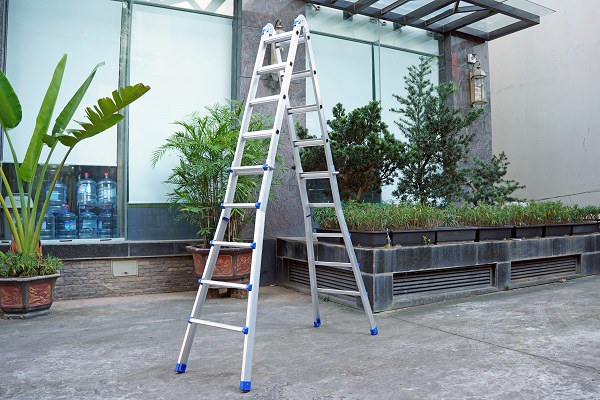 Thang nhôm gấp và rút đa năng 4 đoạn ADVINDEQ AML45W